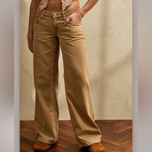 BDG tan low rise “puddle” wide leg jean
